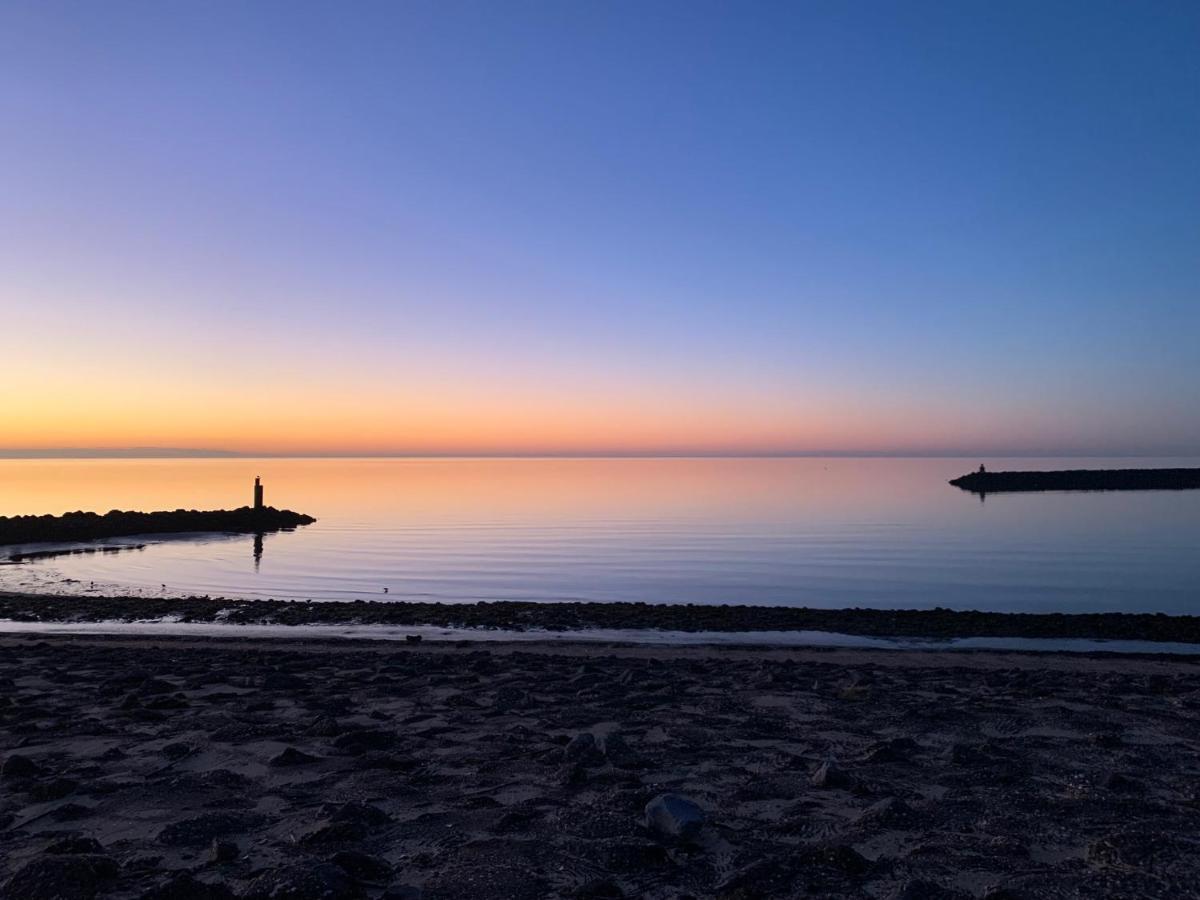 "Zeelandzon" Holiday Home By The Lake With Jacuzzi And Sauna Herkingen Εξωτερικό φωτογραφία